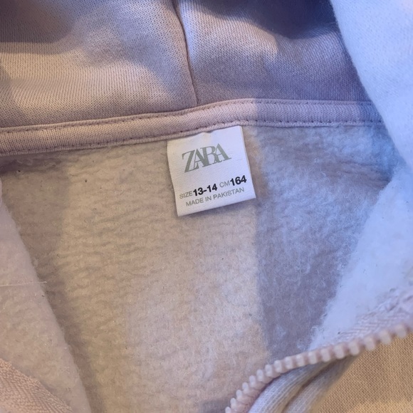 Supper cute Zara girls light pink zip up hoodie. Soft fabric with design - Picture 3 of 3